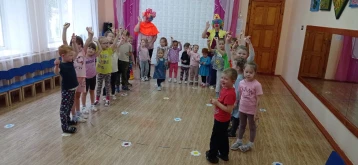 "Мы сильные, ловкие, быстрые, умелые" "Мы сильные, ловкие, быстрые, умелые".