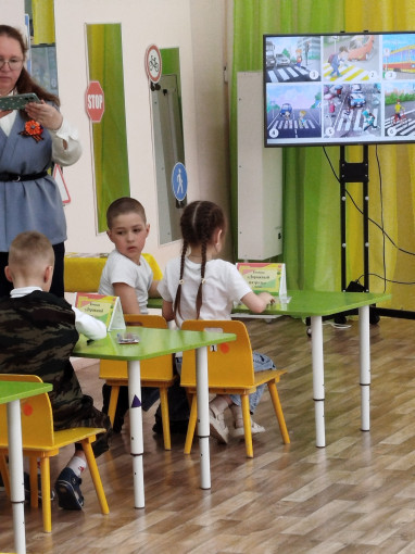 Викторина по правилам дорожного движения «Умный пешеход» Викторина по правилам дорожного движения «Умный пешеход».